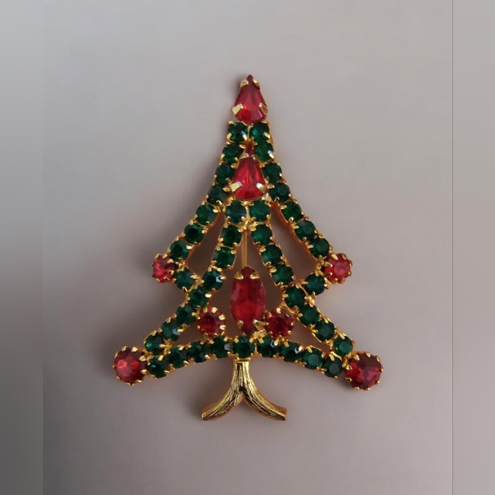 Vintage Rhinestone Christmas Tree Brooch Red & Green Gold Tone Holiday Pin